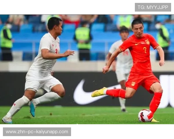 武磊反越位成功推射破网